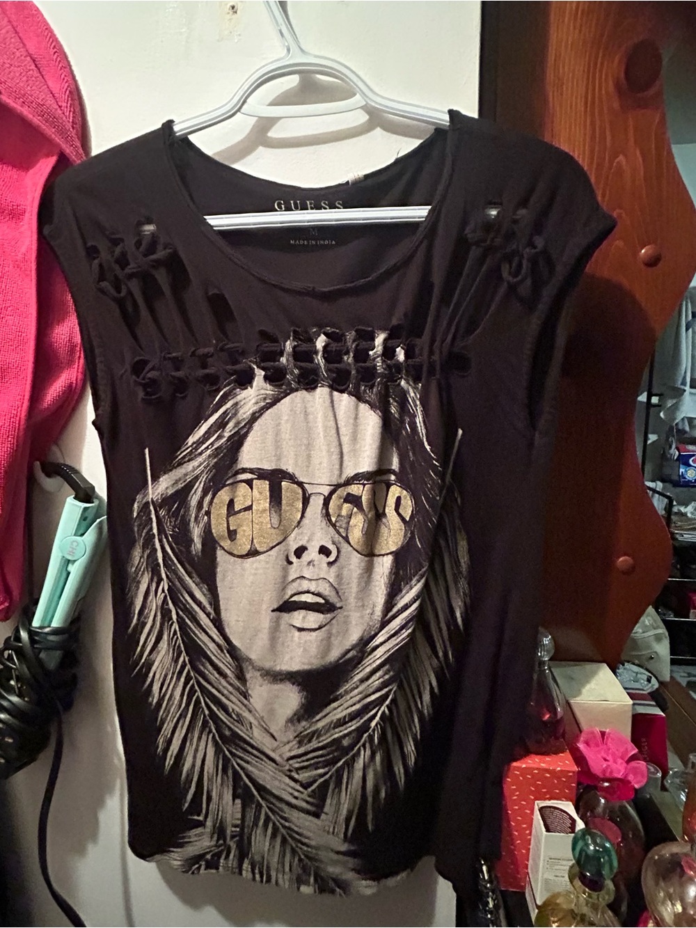 GUESS Black Short-Sleeve Graphic Tee with Gold Accent